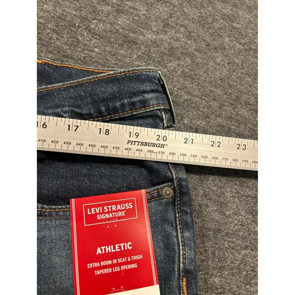 Signature Levi Strauss Athletic Fit Men 40x30(29) Blue New Tapered Jeans